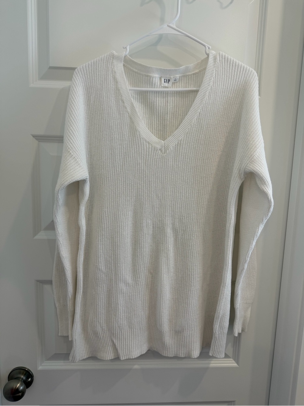 GAP Women's Off-White V-Neck Ribbed Sweater